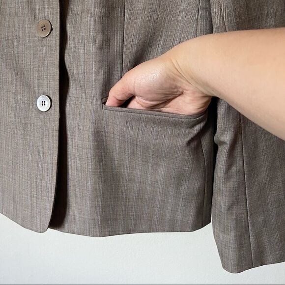 Lafayette 148 NY Gray Button Blazer size 12 preowned - Picture 6 of 7